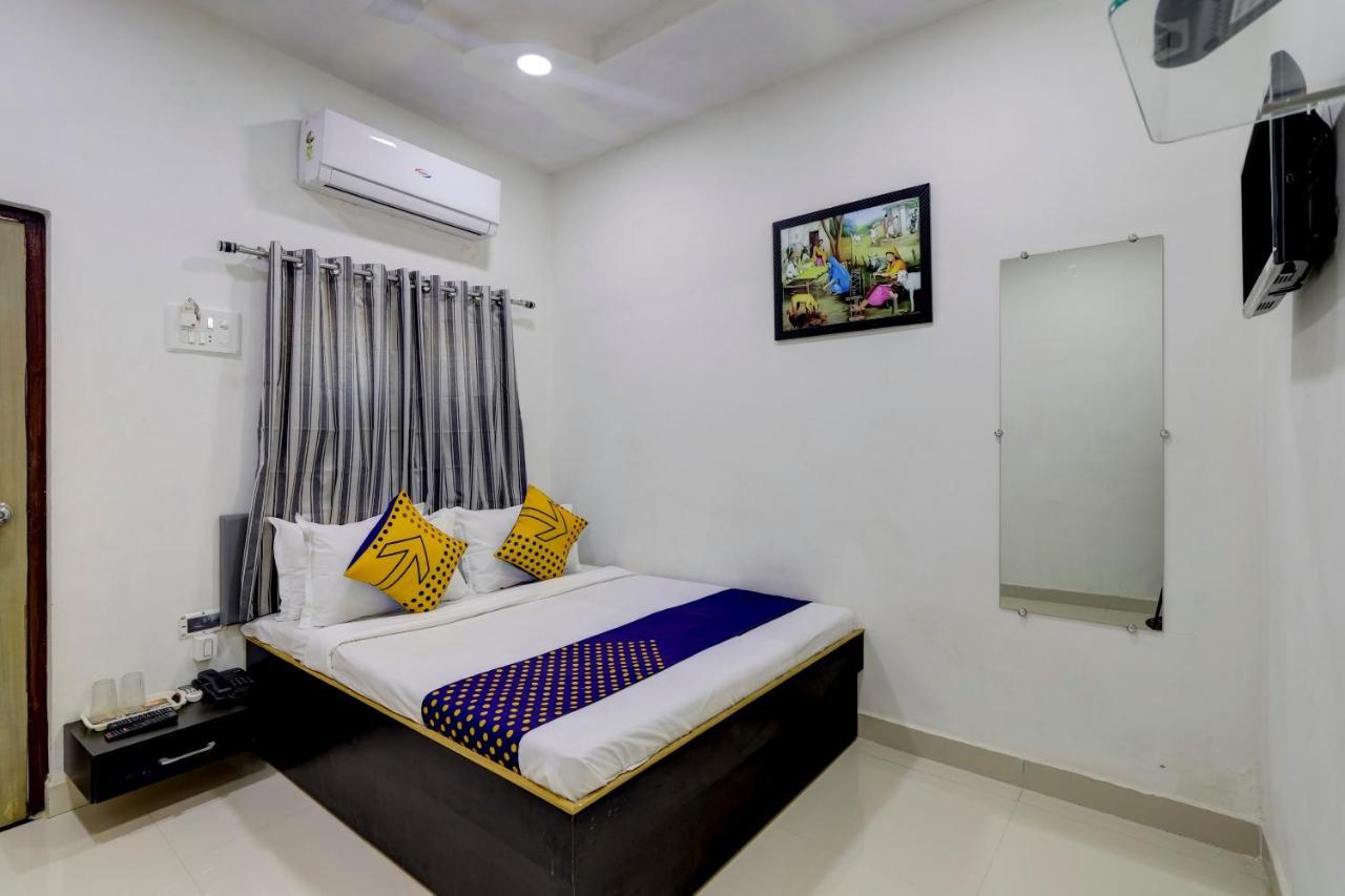 Spot On 71130 Hotel Shiv Krupa Anjar Exterior foto
