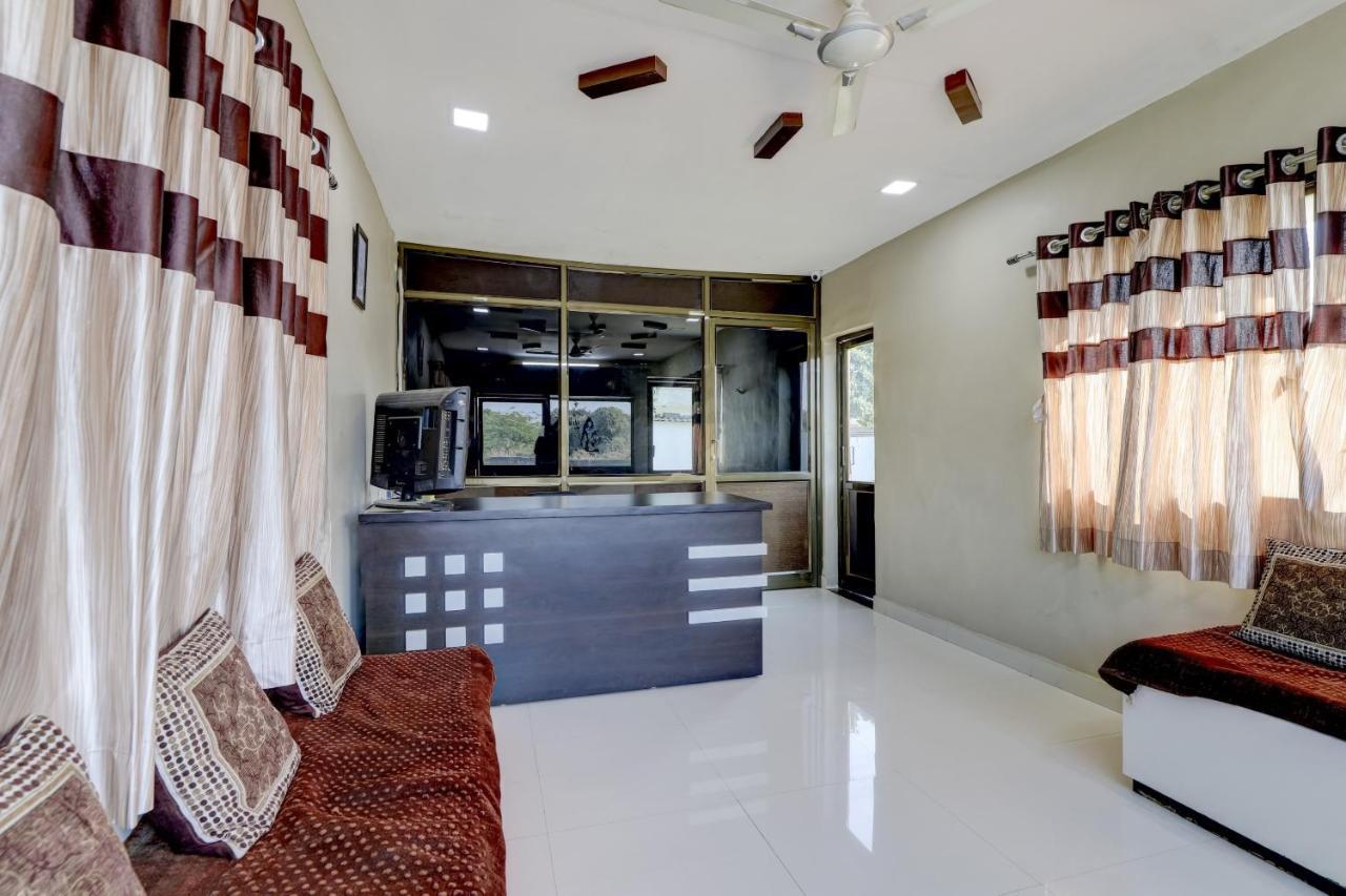 Spot On 71130 Hotel Shiv Krupa Anjar Exterior foto