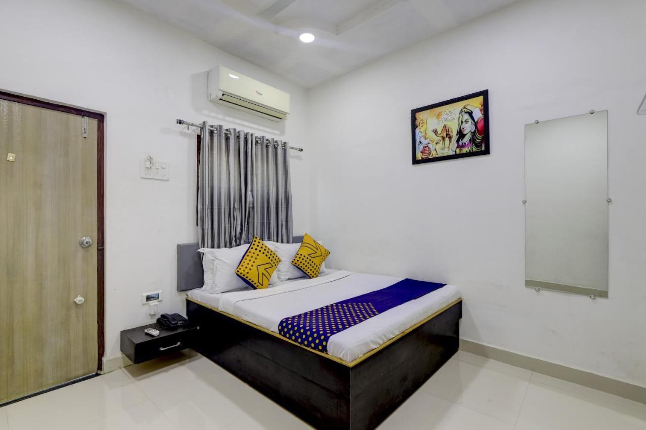 Spot On 71130 Hotel Shiv Krupa Anjar Exterior foto